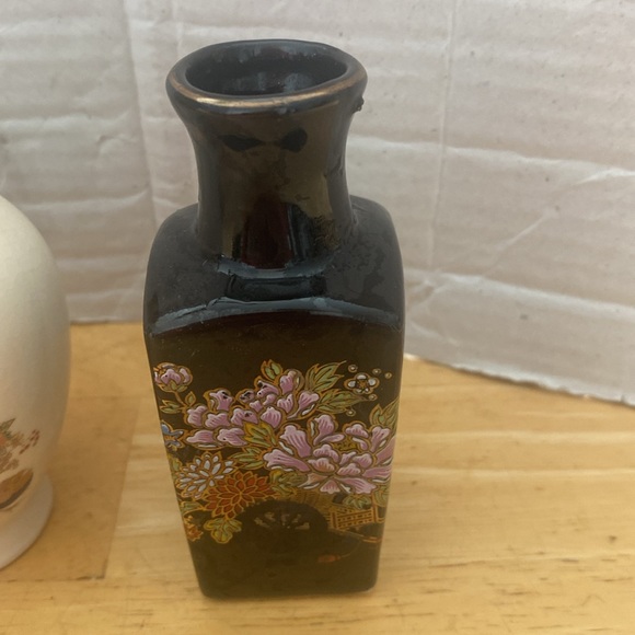 Set of 4 vintage vases. Each one is about 4 inches. Asian inspired - Picture 5 of 5